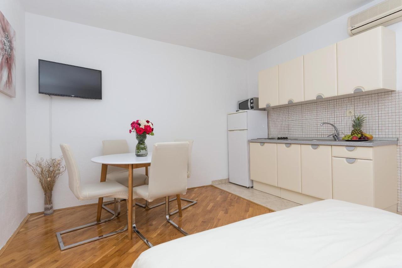 Skiljini Dvori - Apartman ماكارسكا المظهر الخارجي الصورة